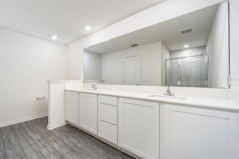 Townhouse in Dundee, Florida 3 bedrooms, 168.8 sq.m. № 1903777 - photo 15