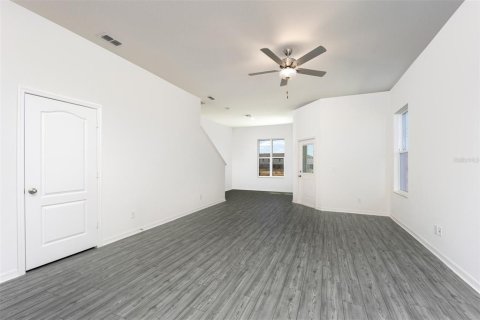 Townhouse in Dundee, Florida 3 bedrooms, 168.8 sq.m. № 1903777 - photo 8