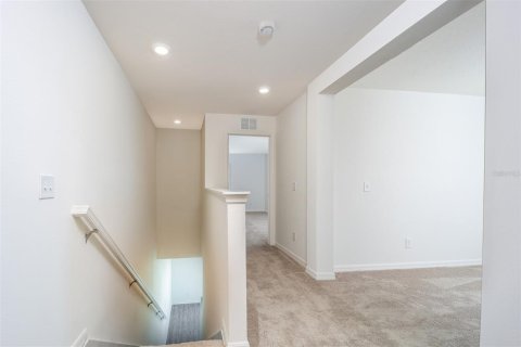 Townhouse in Dundee, Florida 3 bedrooms, 168.8 sq.m. № 1903777 - photo 11