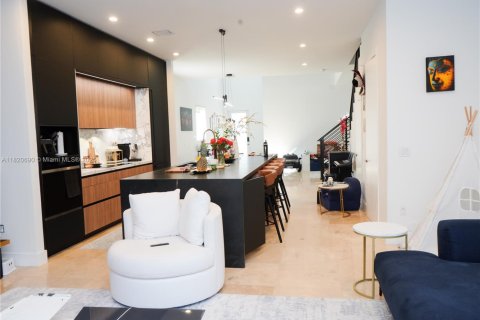 Touwnhouse à vendre à Miami, Floride: 3 chambres, 191.01 m2 № 1782130 - photo 7