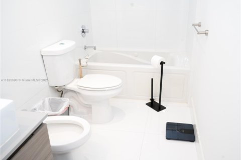 Touwnhouse à vendre à Miami, Floride: 3 chambres, 191.01 m2 № 1782130 - photo 14