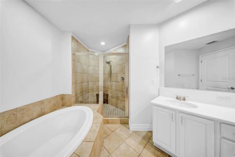 Condo in Tampa, Florida, 2 bedrooms  № 1675232 - photo 18