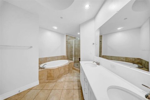 Condo in Tampa, Florida, 2 bedrooms  № 1675232 - photo 19