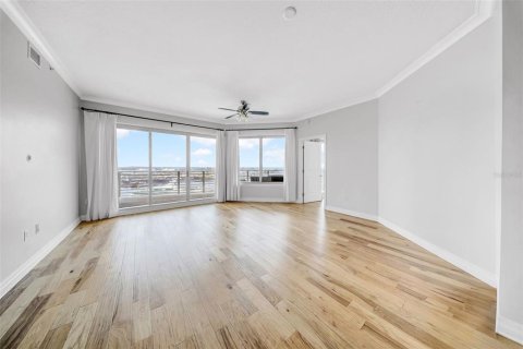 Condo in Tampa, Florida, 2 bedrooms  № 1675232 - photo 11