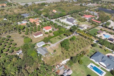 House in Miami, Florida 1 bedroom, 152.17 sq.m. № 1714066 - photo 30