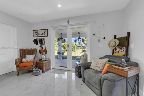 House in Miami, Florida 1 bedroom, 152.17 sq.m. № 1714066 - photo 11