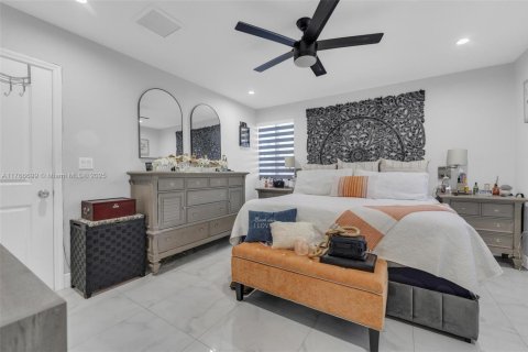 House in Miami, Florida 1 bedroom, 152.17 sq.m. № 1714066 - photo 21
