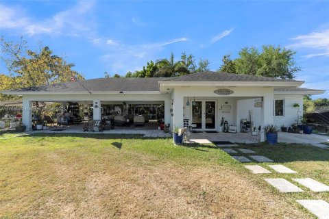 House in Miami, Florida 1 bedroom, 152.17 sq.m. № 1714066 - photo 5