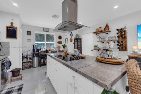 House in Miami, Florida 1 bedroom, 152.17 sq.m. № 1714066 - photo 17