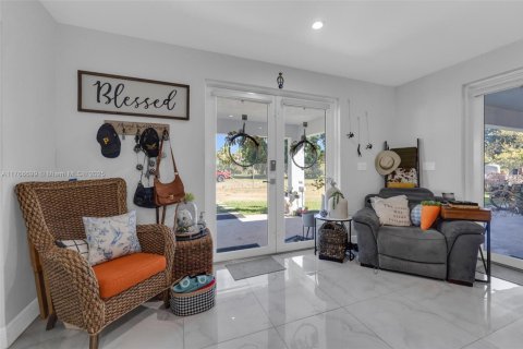 House in Miami, Florida 1 bedroom, 152.17 sq.m. № 1714066 - photo 10