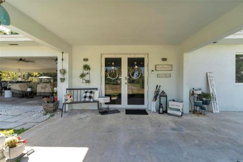 House in Miami, Florida 1 bedroom, 152.17 sq.m. № 1714066 - photo 7