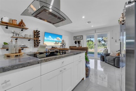 House in Miami, Florida 1 bedroom, 152.17 sq.m. № 1714066 - photo 15
