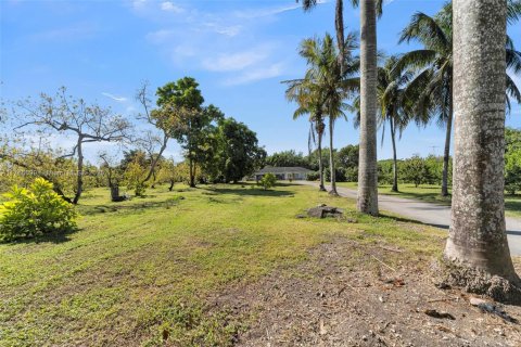 House in Miami, Florida 1 bedroom, 152.17 sq.m. № 1714066 - photo 3