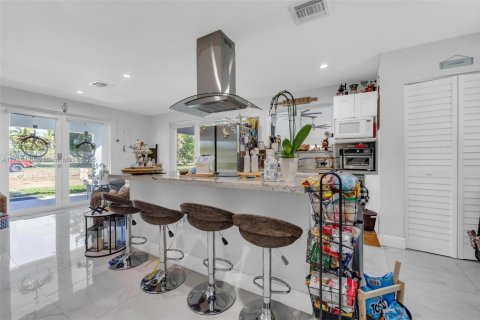 House in Miami, Florida 1 bedroom, 152.17 sq.m. № 1714066 - photo 14