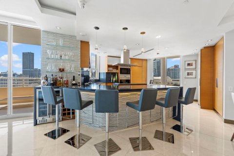Condominio en venta en Miami, Florida, 2 dormitorios, 164.99 m2 № 1809267 - foto 16