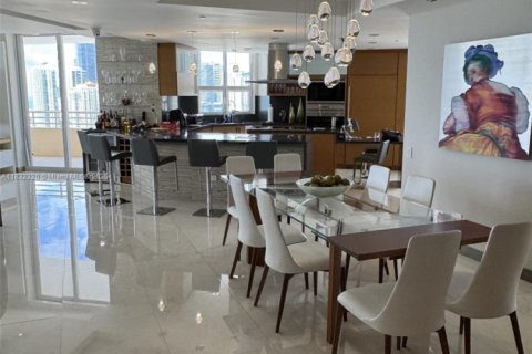 Condominio en venta en Miami, Florida, 2 dormitorios, 164.99 m2 № 1809267 - foto 4