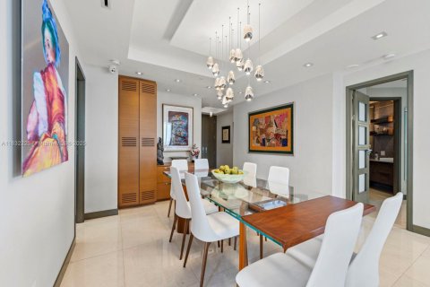 Condominio en venta en Miami, Florida, 2 dormitorios, 164.99 m2 № 1809267 - foto 14
