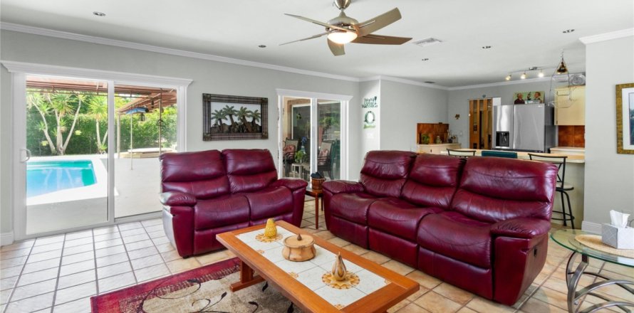 House in Coral Springs, Florida 4 bedrooms, 201.97 sq.m. № 1155502