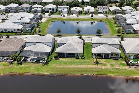 House in Bradenton, Florida 4 bedrooms, 305.09 sq.m. № 1670624 - photo 2