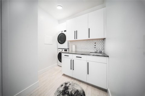 Casa en venta en Sarasota, Florida, 4 dormitorios, 221.66 m2 № 1662480 - foto 17