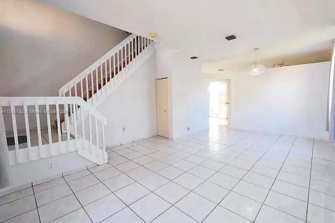 Townhouse in Pembroke Pines, Florida 3 bedrooms, 151.24 sq.m. № 1874267 - photo 4
