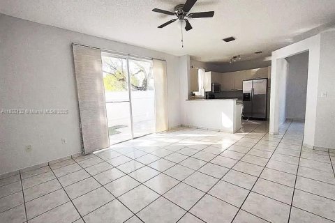 Townhouse in Pembroke Pines, Florida 3 bedrooms, 151.24 sq.m. № 1874267 - photo 8
