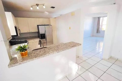 Townhouse in Pembroke Pines, Florida 3 bedrooms, 151.24 sq.m. № 1874267 - photo 6