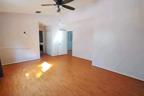 Townhouse in Pembroke Pines, Florida 3 bedrooms, 151.24 sq.m. № 1874267 - photo 11