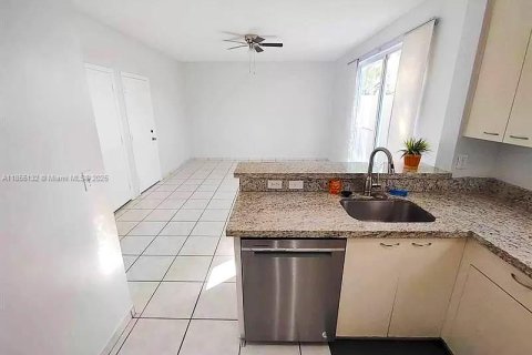 Townhouse in Pembroke Pines, Florida 3 bedrooms, 151.24 sq.m. № 1874267 - photo 7