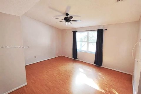 Townhouse in Pembroke Pines, Florida 3 bedrooms, 151.24 sq.m. № 1874267 - photo 12