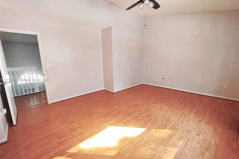 Townhouse in Pembroke Pines, Florida 3 bedrooms, 151.24 sq.m. № 1874267 - photo 13