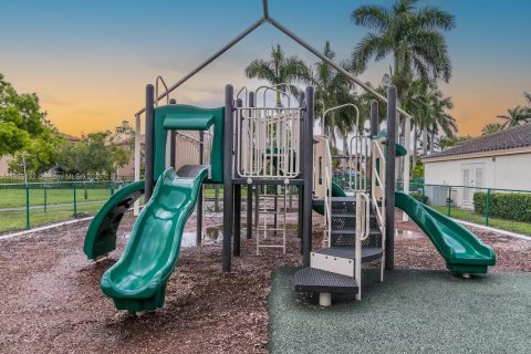 Townhouse in Pembroke Pines, Florida 3 bedrooms, 151.24 sq.m. № 1874267 - photo 26