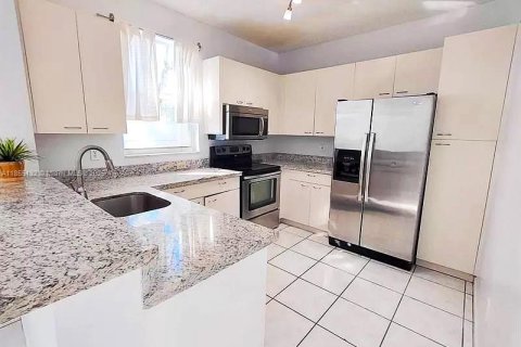 Townhouse in Pembroke Pines, Florida 3 bedrooms, 151.24 sq.m. № 1874267 - photo 5