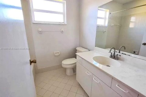 Townhouse in Pembroke Pines, Florida 3 bedrooms, 151.24 sq.m. № 1874267 - photo 18