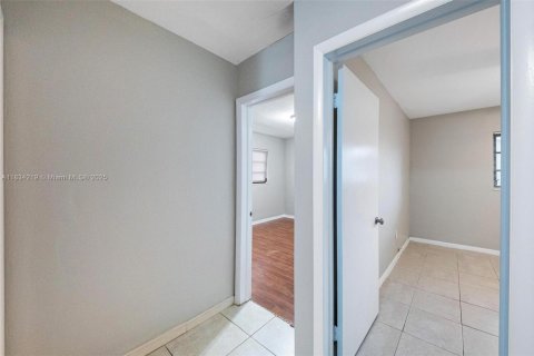 Casa en venta en Miami Gardens, Florida, 3 dormitorios, 121.52 m2 № 1814027 - foto 28