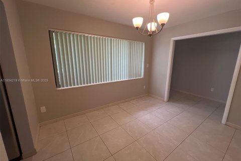 Casa en venta en Miami Gardens, Florida, 3 dormitorios, 121.52 m2 № 1814027 - foto 5