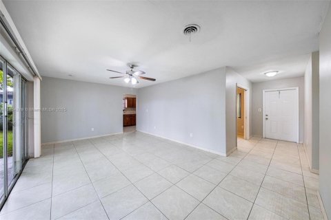 Casa en venta en Miami Gardens, Florida, 3 dormitorios, 121.52 m2 № 1814027 - foto 26