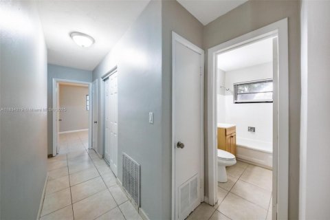 Casa en venta en Miami Gardens, Florida, 3 dormitorios, 121.52 m2 № 1814027 - foto 27