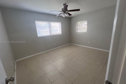 Casa en venta en Miami Gardens, Florida, 3 dormitorios, 121.52 m2 № 1814027 - foto 10