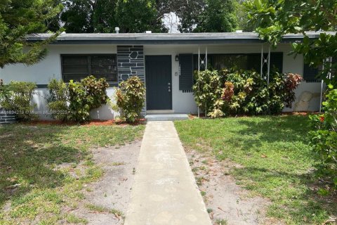Casa en venta en Miami Gardens, Florida, 3 dormitorios, 121.52 m2 № 1814027 - foto 1
