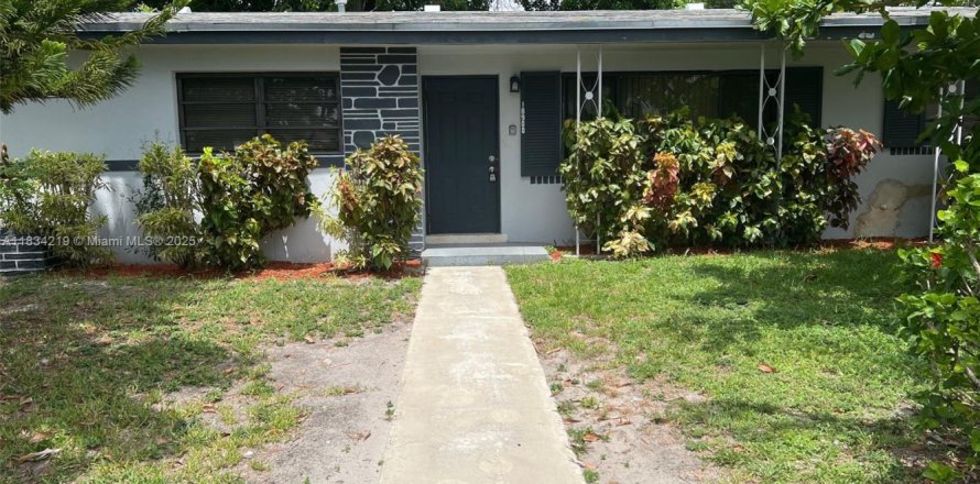 Casa en Miami Gardens, Florida 3 dormitorios, 121.52 m2 № 1814027