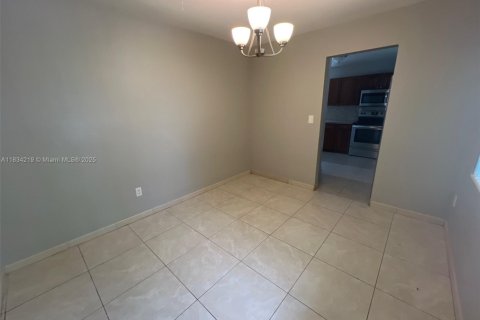 Casa en venta en Miami Gardens, Florida, 3 dormitorios, 121.52 m2 № 1814027 - foto 4