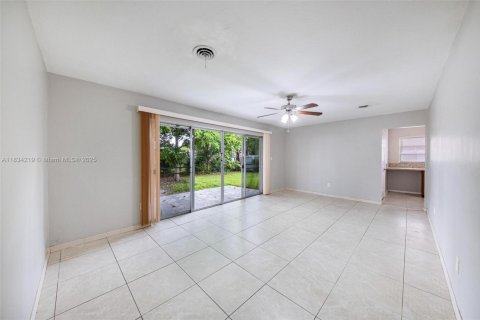 Casa en venta en Miami Gardens, Florida, 3 dormitorios, 121.52 m2 № 1814027 - foto 25