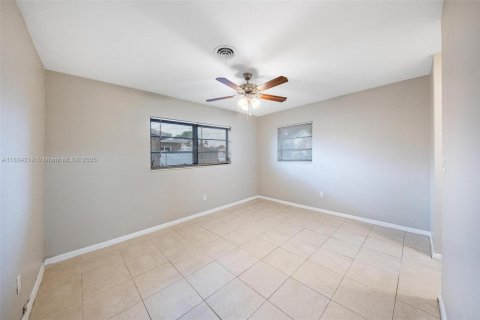 Casa en venta en Miami Gardens, Florida, 3 dormitorios, 121.52 m2 № 1814027 - foto 29
