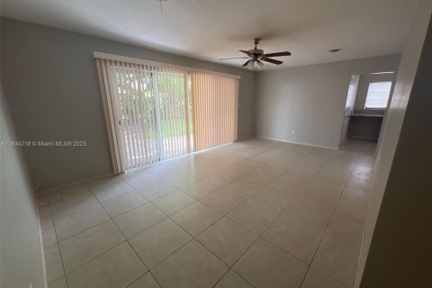 Casa en venta en Miami Gardens, Florida, 3 dormitorios, 121.52 m2 № 1814027 - foto 7