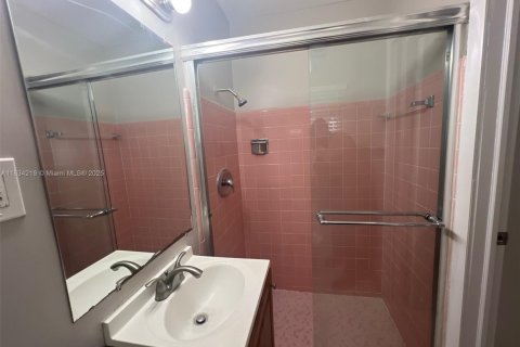 Casa en venta en Miami Gardens, Florida, 3 dormitorios, 121.52 m2 № 1814027 - foto 12
