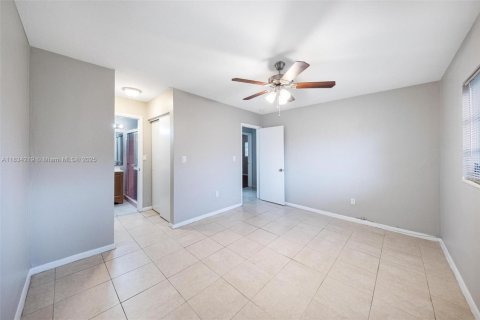 Casa en venta en Miami Gardens, Florida, 3 dormitorios, 121.52 m2 № 1814027 - foto 30