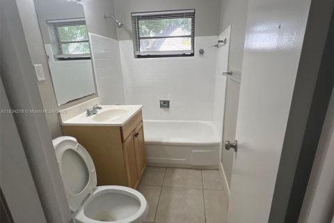 Casa en venta en Miami Gardens, Florida, 3 dormitorios, 121.52 m2 № 1814027 - foto 9