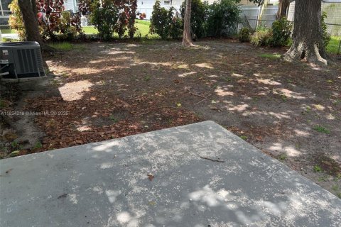 Casa en venta en Miami Gardens, Florida, 3 dormitorios, 121.52 m2 № 1814027 - foto 18