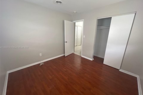 Casa en venta en Miami Gardens, Florida, 3 dormitorios, 121.52 m2 № 1814027 - foto 16
